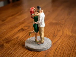 Pareja mirándose a los ojos