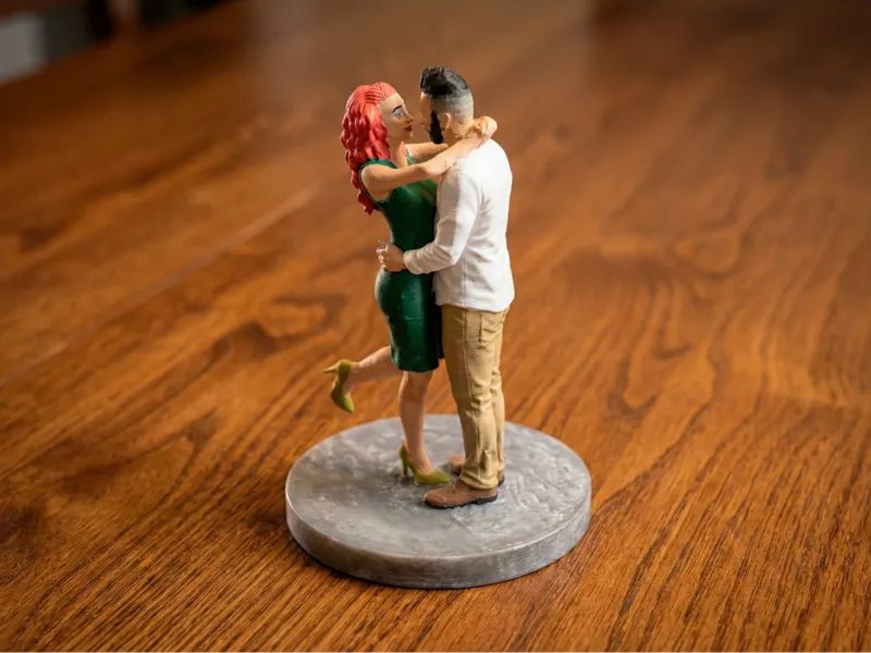 Pareja mirándose a los ojos