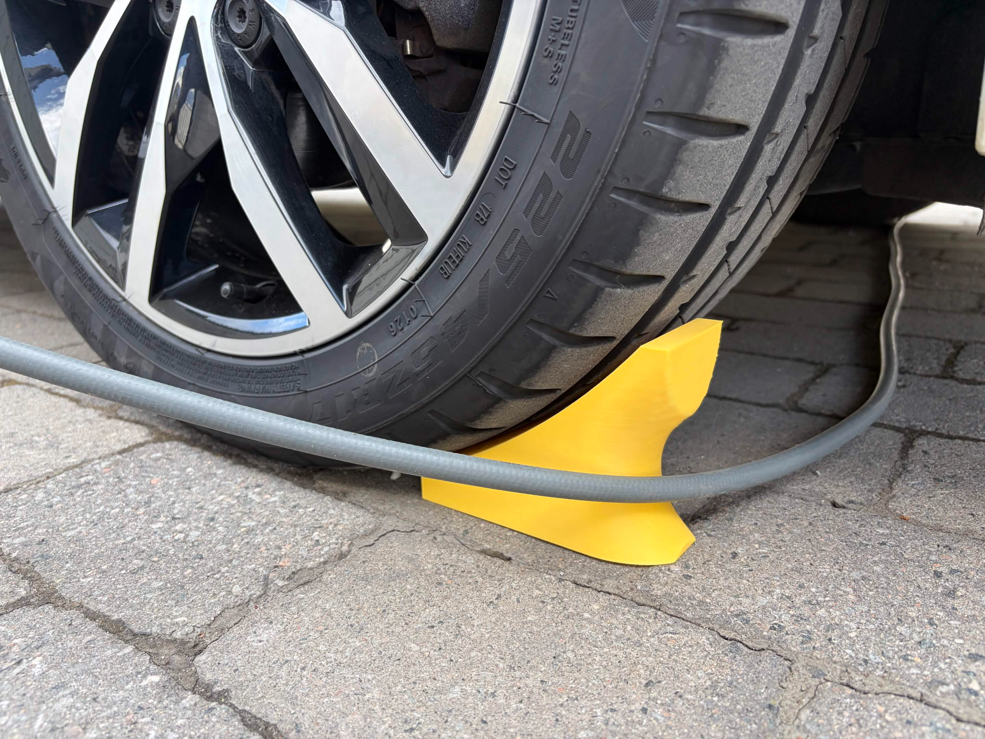 SlideGuide- Cable and Hose Guard for Car Detailing