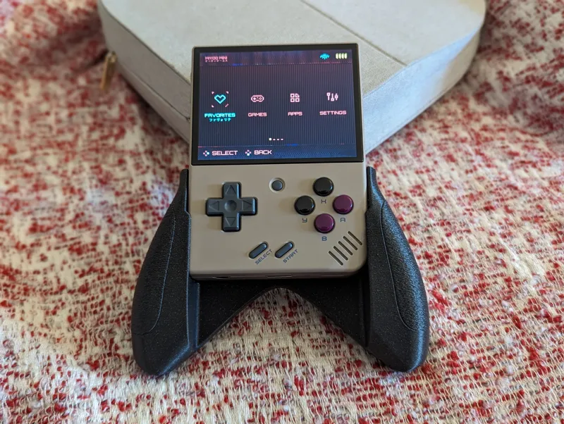 Ergonomic Grip For Miyoo Mini Plus - small version. Multipart for Multimaterial/Color or Fuzzy Skin.