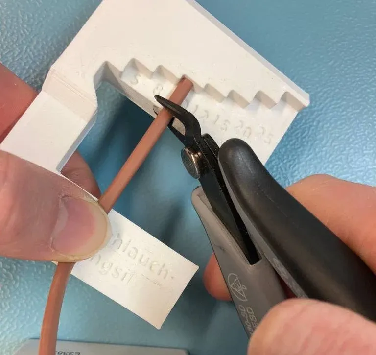 Cutting-Aid for shrinking tube