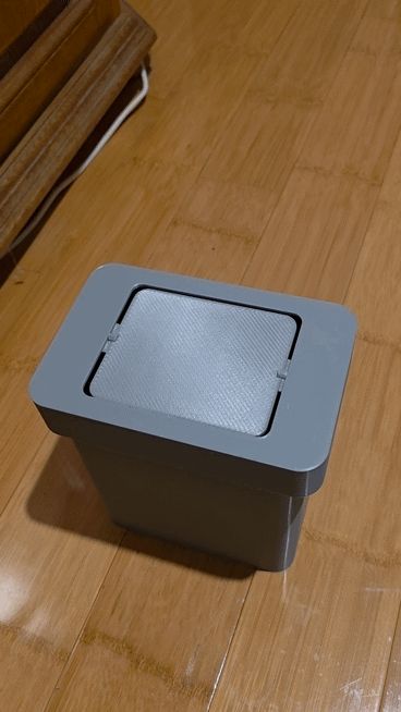 Trash Can with gravity swing