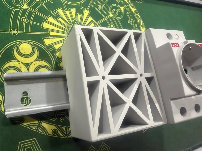 Hutschienen-Träger für Raspberry Pi Gehäuse