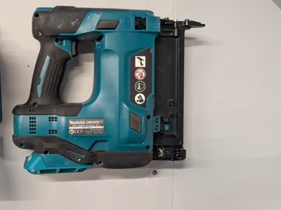 Makita DBN500Z wallmount