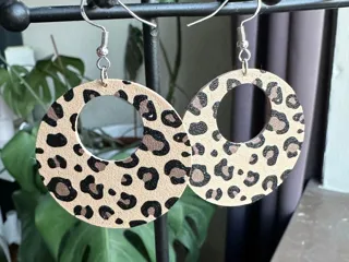 Leopard pattern earrings