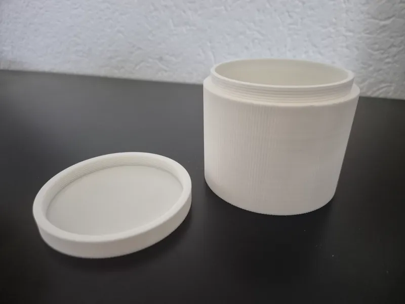 Dose mit Gewinde (mit Muster)
