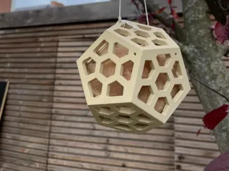Cat hair birdfeeder