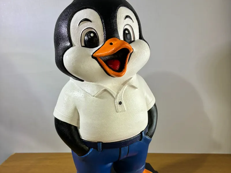 Escultura de pinguim