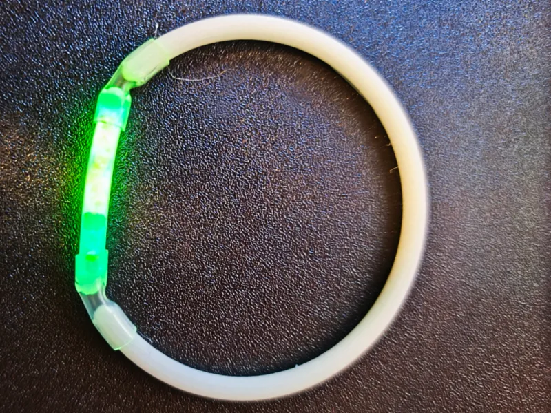 Bissanzeigerring mit Knicklicht Aussparung