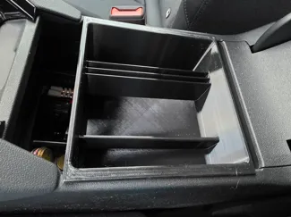 Einsatz Staufach Mittelarmlehne Q6