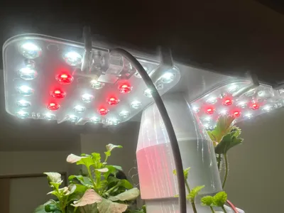 Lighting adapter for hydroponic tower