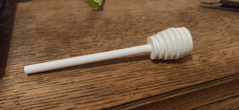 Honey spoon (overhang stress test)