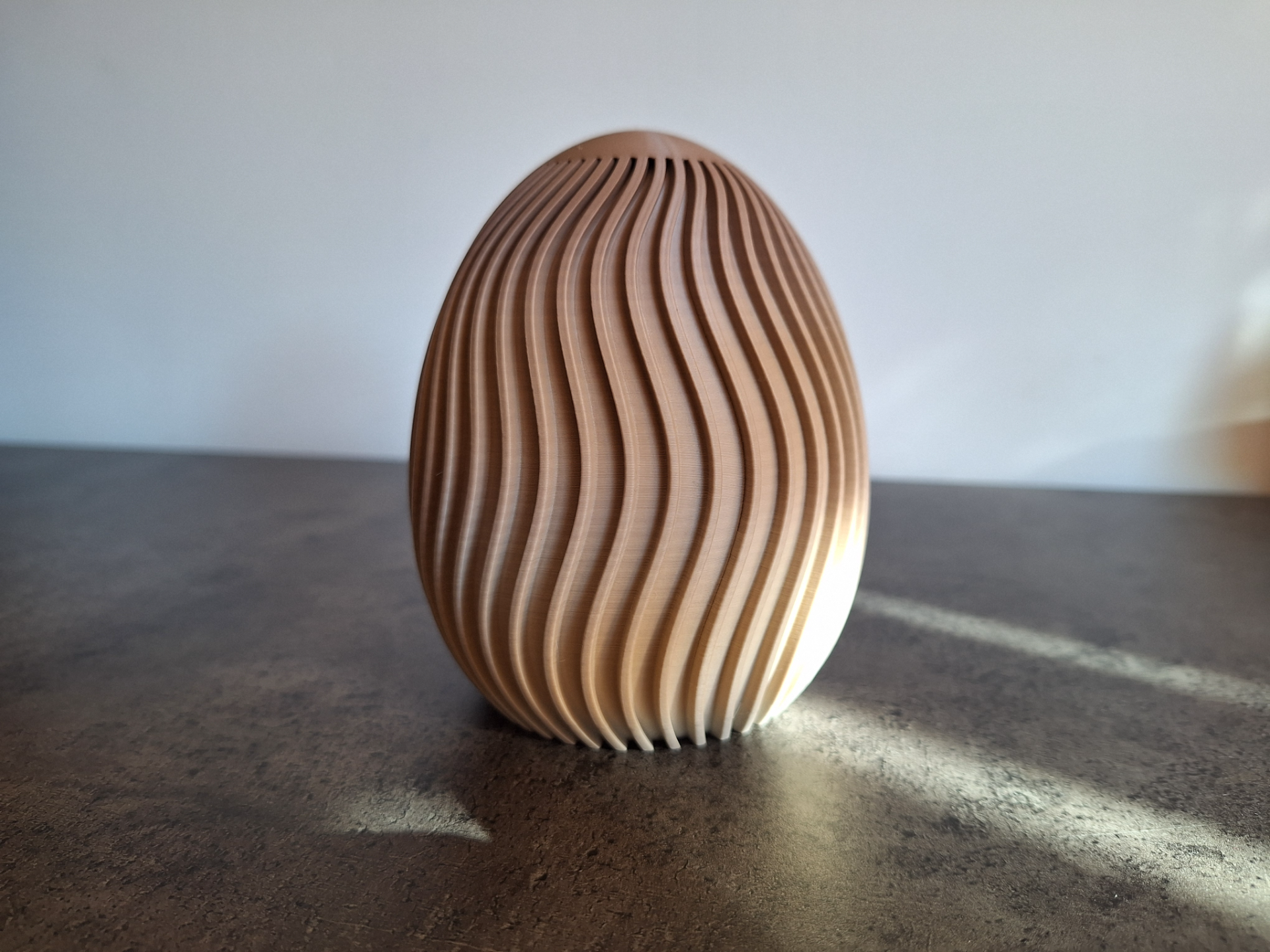 Miniatura 1 do modelo 3D Decorative Easter Egg with Hidden Storage