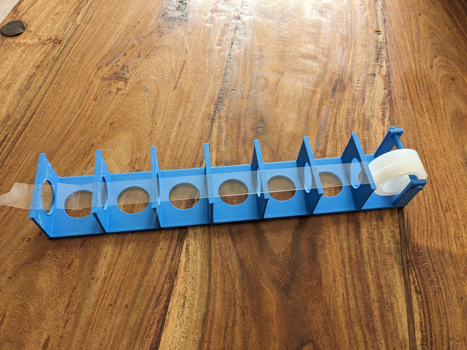 derouleur rouleau d'adhesif pour emballage cadeaux - 1