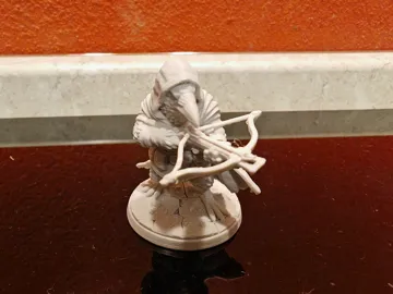 Escenografía en miniatura: Kenku Ravenfolk Ranger - Avian Marksman 32mm base — vista de referencia 3