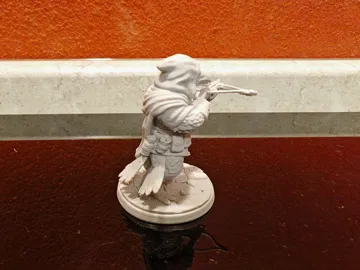 Escenografía en miniatura: Kenku Ravenfolk Ranger - Avian Marksman 32mm base — vista de referencia 5