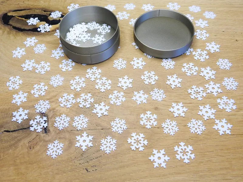 Snowflake confetti 100 pcs with box