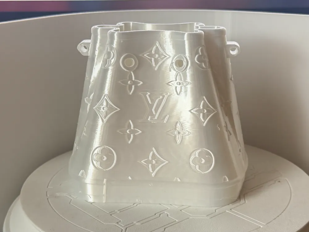 Modelo para impresión 3D: 九五LV Noé BB (bucket bag)花瓶修改版20260828. Referencia del modelo original.