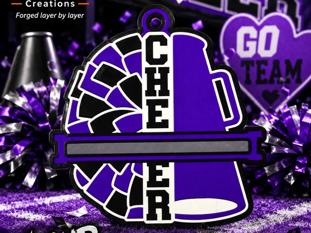 Accesorio para sujetar ligas de cabello: Cheerleader Hair Tie Holder Keychain. Referencia del modelo original.