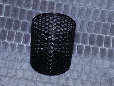 Pen holder with hexagon pattern