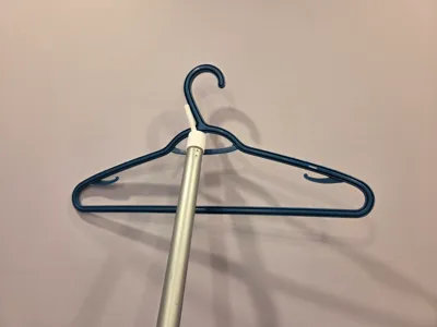Screw-on top for lifting coat hangers