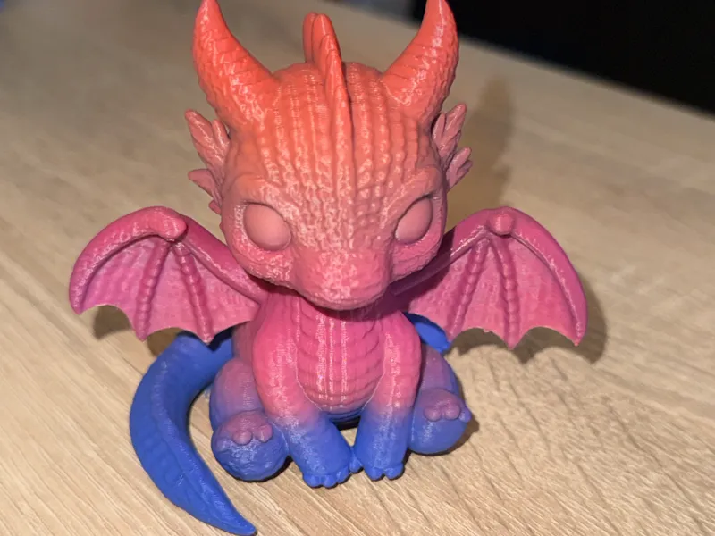 Baby Drache in leicht gestrickter Form