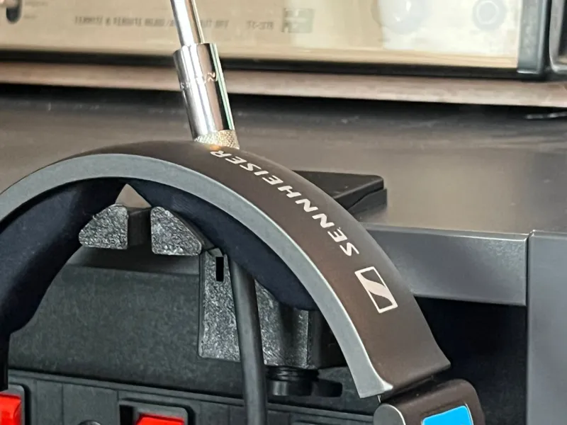 Headphone clamp with cable holder