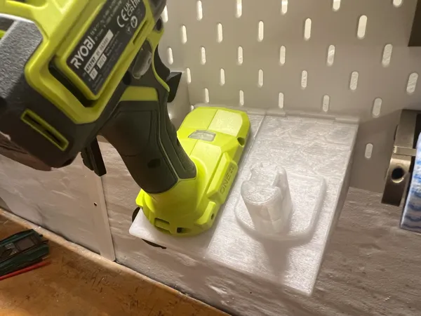 Support de perceuse Ryobi pour panneau Ikea Skadis