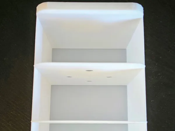 Étagère pour boîtiers de gouttières dentaires