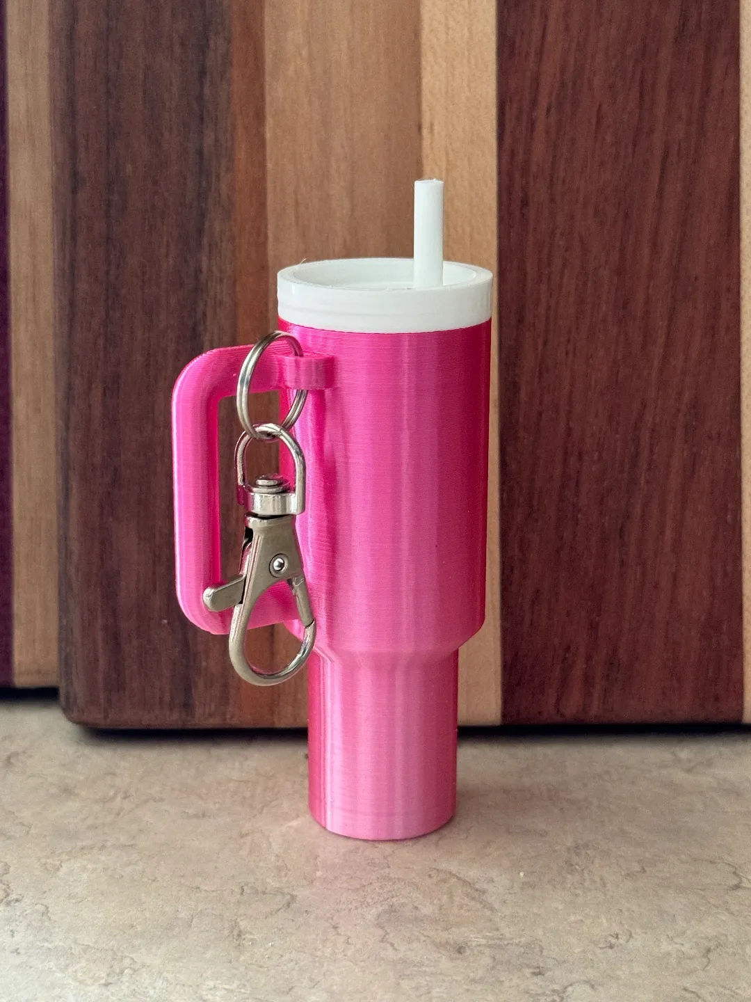 Tumbler keychain - Stanley version, storage inside for pills, cash, or small item by JabHook MakerWorld: Download Free 3D Models - 3D model önizlemesi