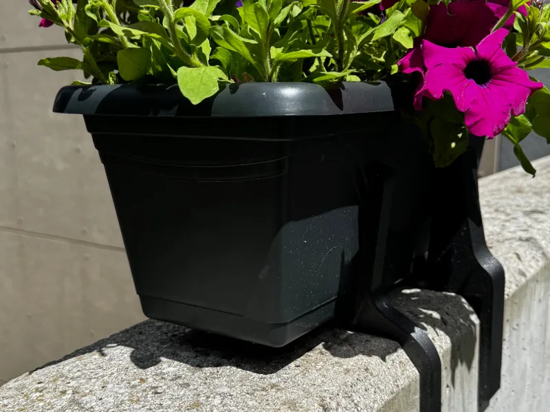 Flower box on-wall holder