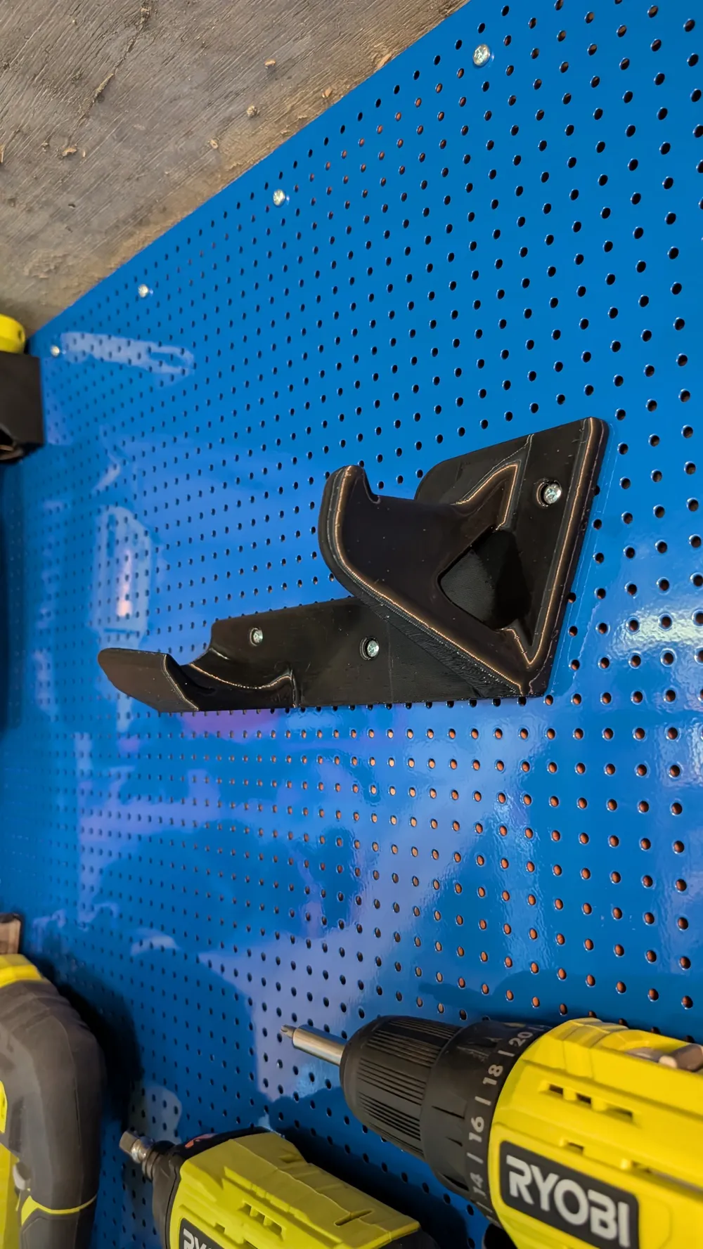 RYOBI ONE+ RECIPROCATING SAW WALL MOUNT - Free 3D Print Model - MakerWorld