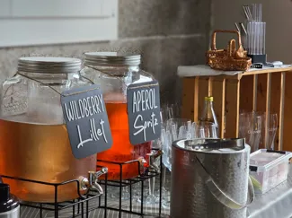 Aperol Spritz Wildberry Lillet  Getränke schild