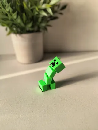Minecraft creeper inspired articulated