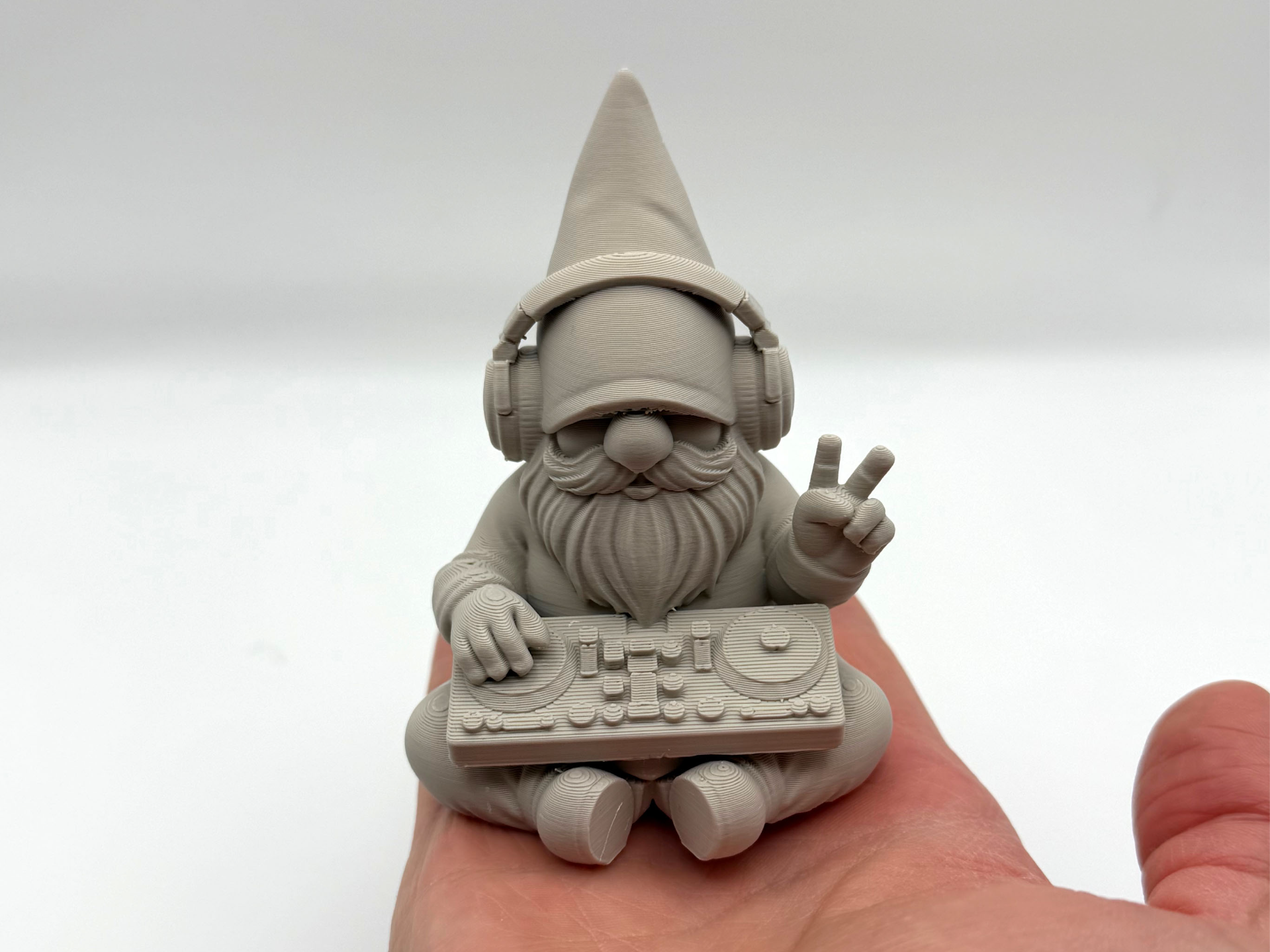 Chill DJ Gnome