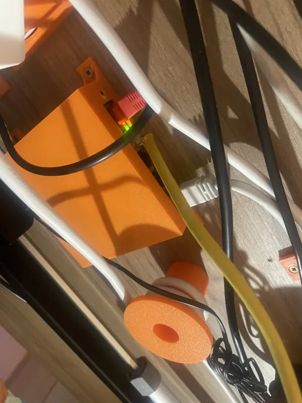D-Link DGS-105 Under desk mount