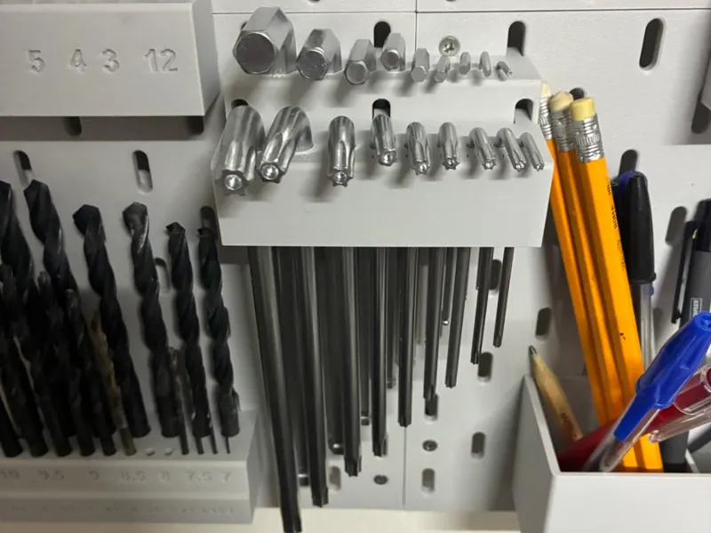 PORTA BRUGOLE E TORX PER SKADIS