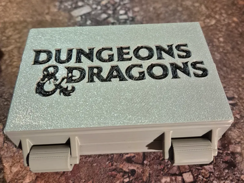 Dungeons and Dragons magnetic dice box