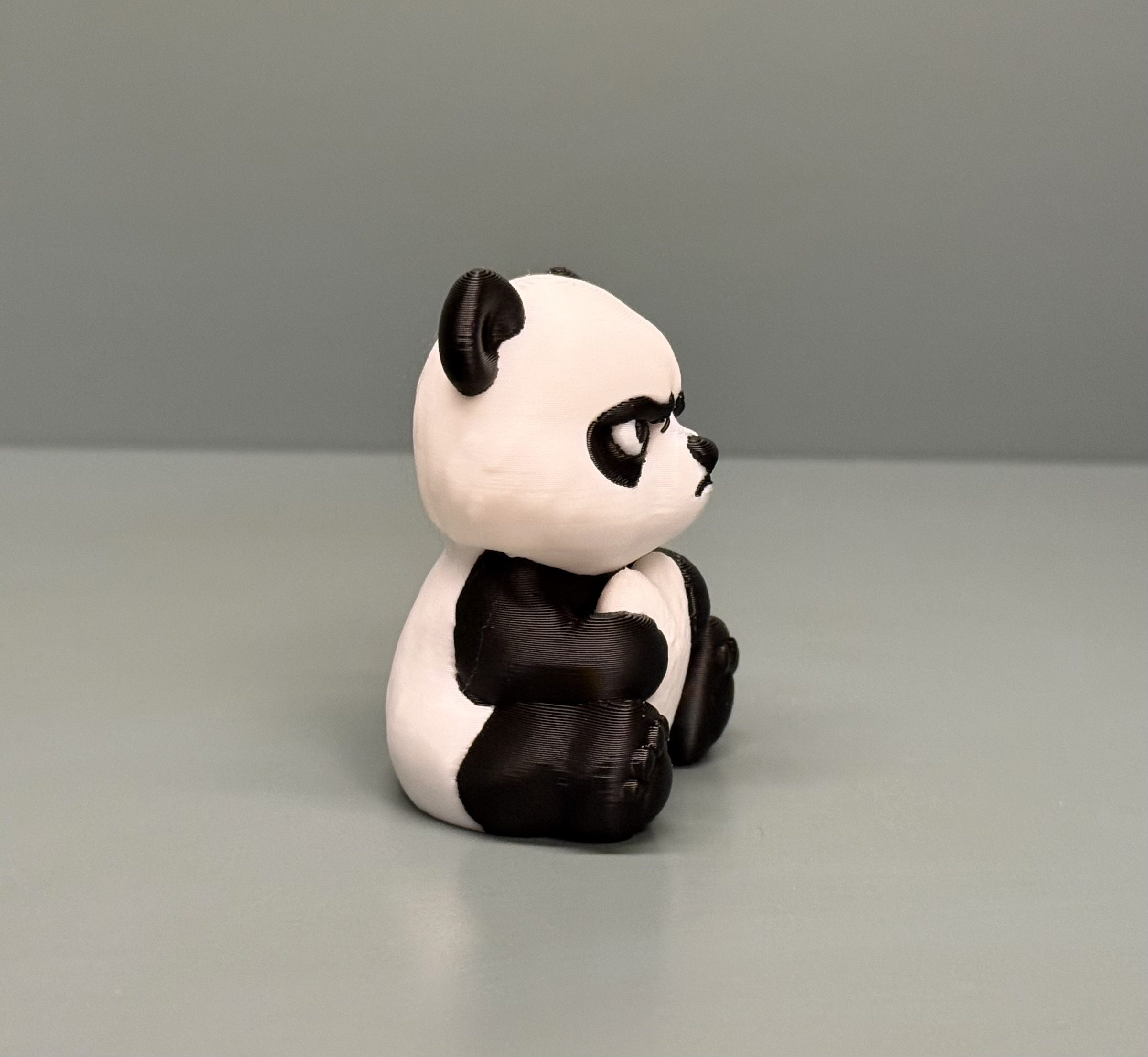 Miniatura 5 do modelo 3D Grumpy Valentine Panda with Knitted Heart 3D Print