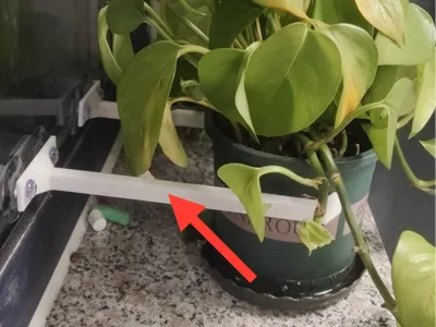 Potted plant holder with suction cups/Suction cup potted plant grip Prevents curtain scraping