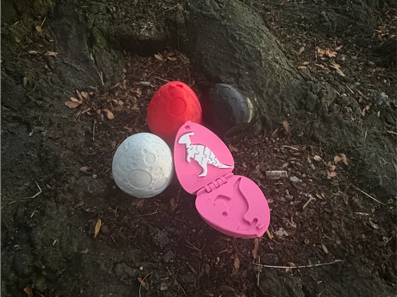 Flexi Parasaurolophus egg - snaps shut