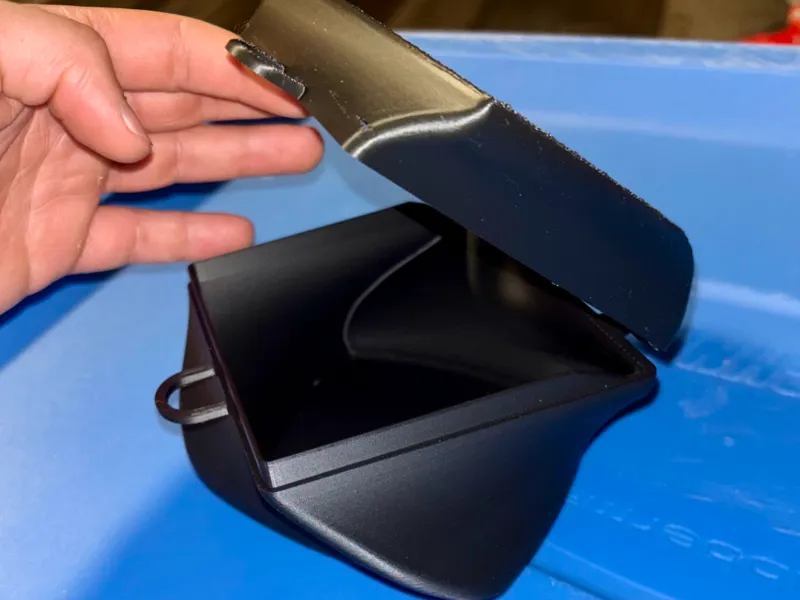 Print-in-place hinge box with lock loop