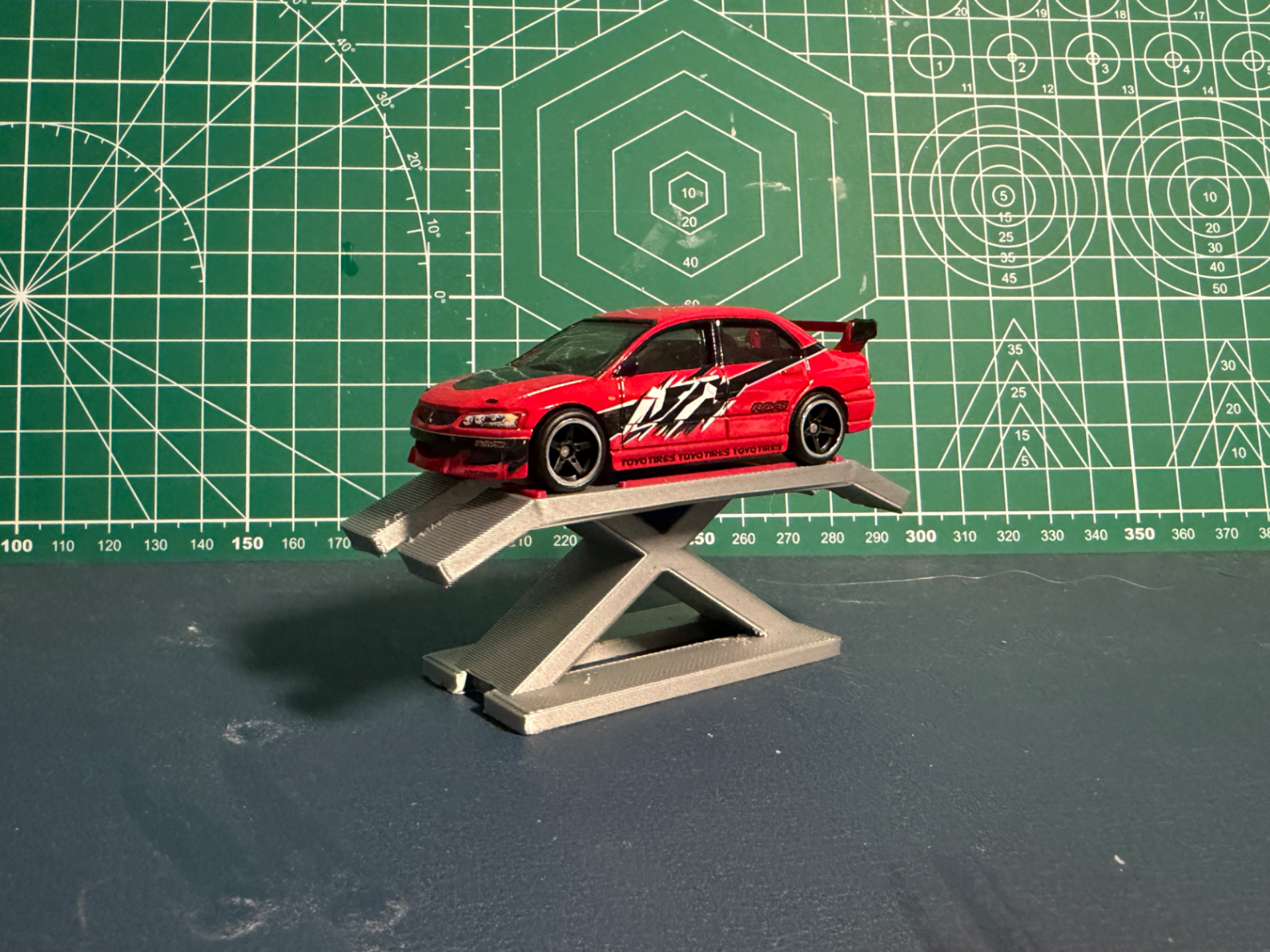 Car jack for 1:64 cars (Hotwheels, minigt ,kaido )