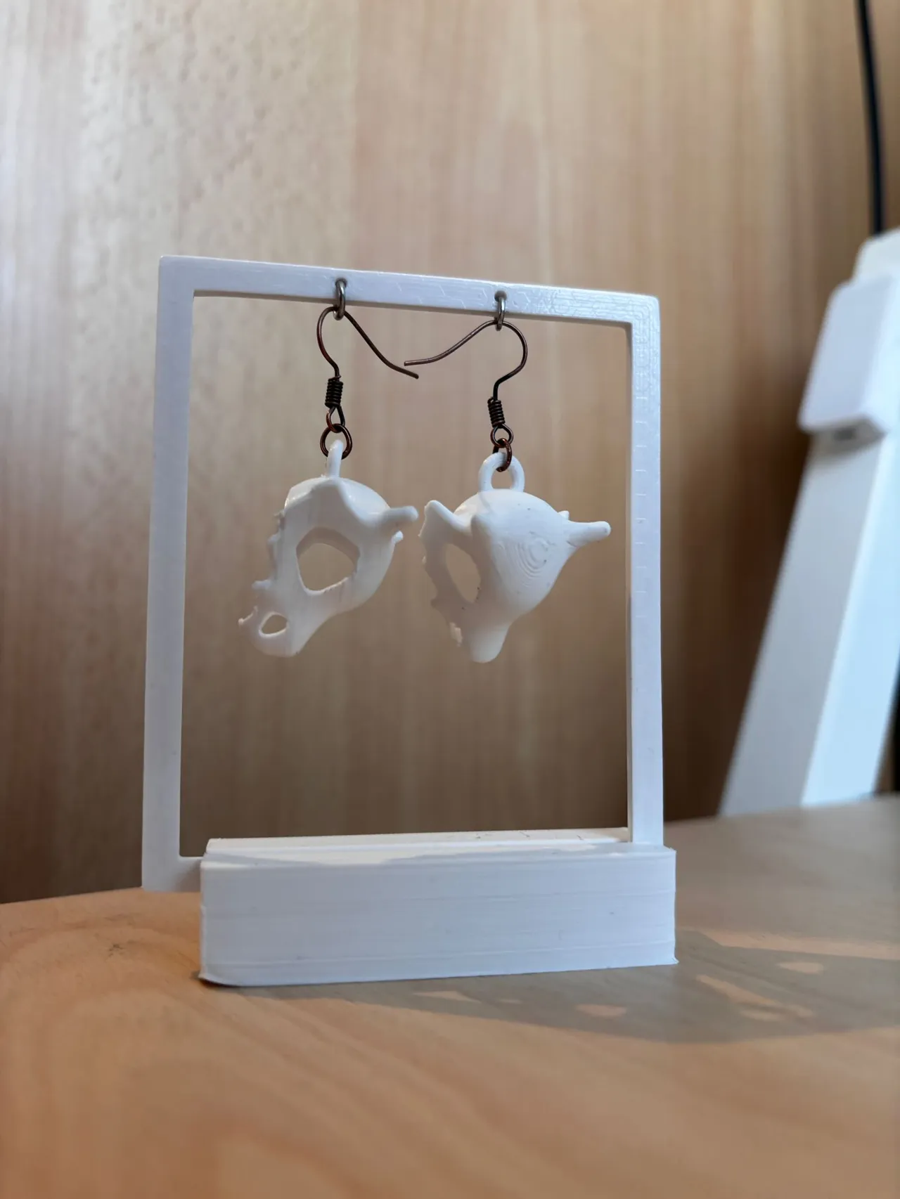 Skull earring Cubone view 2