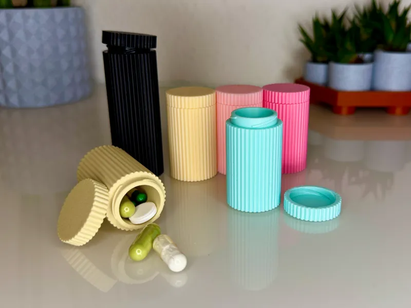 Screwable mini container (for pills)