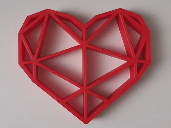 Cœur polygonal mural