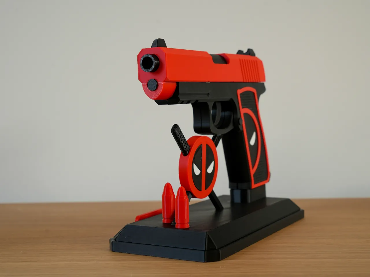 Deadpool's gun + its base ( NO AMS ) view 4