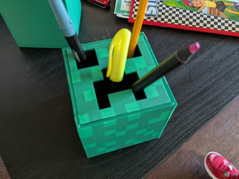 Creeper head pen holder