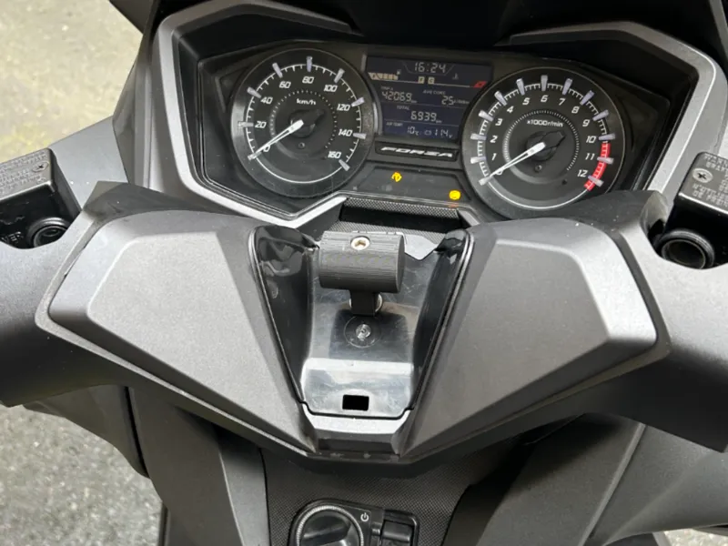 Support téléphone invisible pour Honda Forza