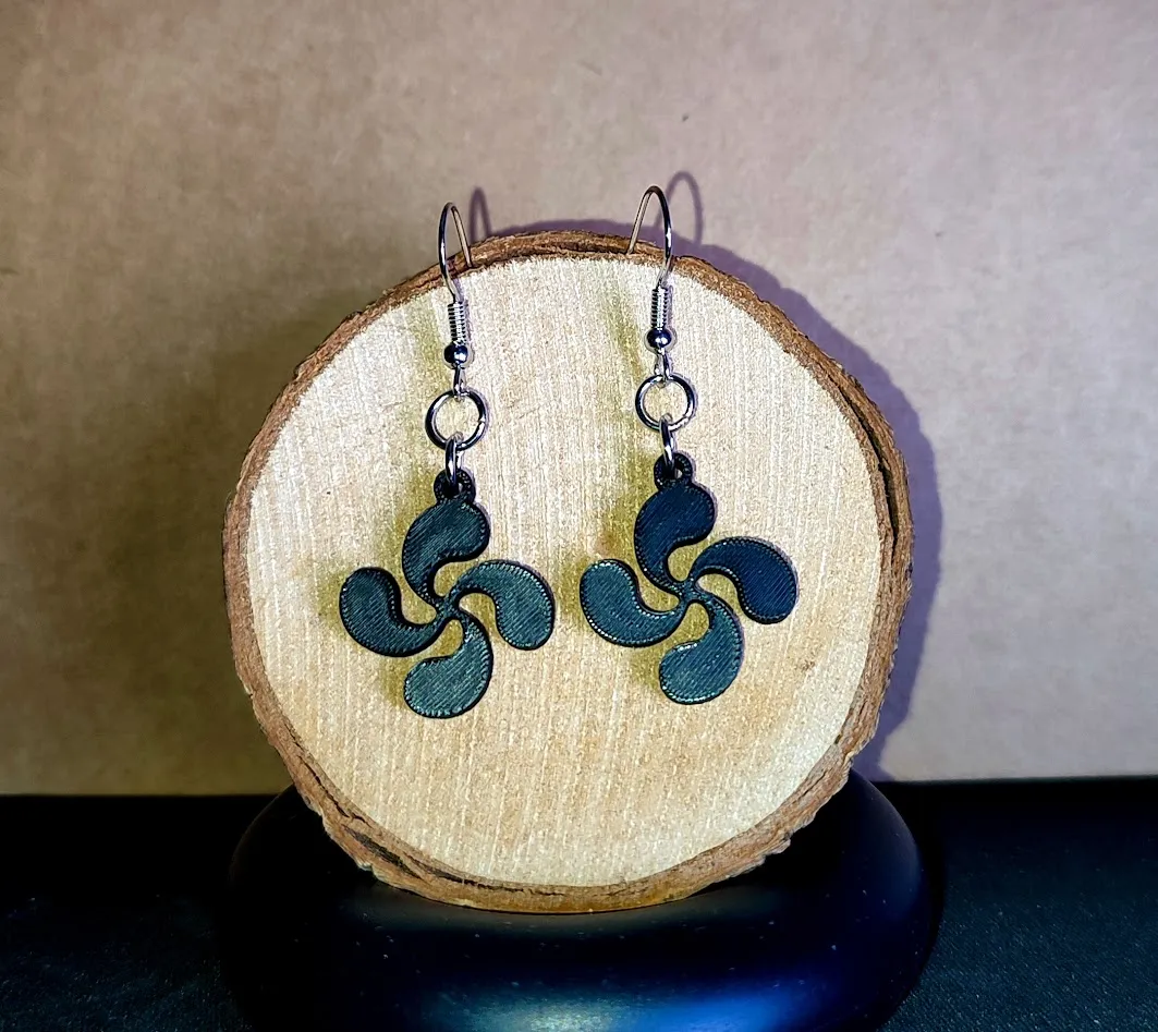 Pendiente Lauburu - Lauburu earrings view 2